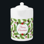 Tetera Navidades personalizados Pinecones y Berries<br><div class="desc">Pinos verdes,  pinares y bayas rojas modernos y elegantes sobre blanco. ¡Ideal para la temporada de Navidades!</div>