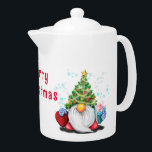 Tetera Navidades Teapot Gnome con regalos<br><div class="desc">Gnome lindo con Gorra de árbol de Navidad y regalo - Dibujo Personalizado divertido - Elegir / Añadir su texto único / nombre / color - Hacer su regalo especial - Redimensionar y mover o eliminar y agregar elementos / texto con herramienta de personalización ! Dibujo y diseño por MIGNED....</div>