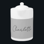 Tetera Nombre de guión manuscrito minimalista Gris<br><div class="desc">Este producto fue muy bueno y me encanta lo fácil que es para el diseño personalizar. El diseño era muy sencillo,  así que me siento muy complacido cuando lo creo.</div>