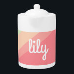 Tetera Nombre personalizado Pastel Rainbow Personalizado<br><div class="desc">Este nombre personalizado,  un rincón de té arcoiris pastel con vibrantes pasteles de naranja,  verde,  azul y rosa,  le da un nombre a su elección. Hace un maravilloso regalo de personalizado para cumpleaños,  día de la madre,  graduación y más.</div>