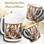 Tetera Nuestro Día de la Boda<br><div class="desc">Hermosa y elegante tetera de diseño de bodas de una hermosa novia afroamericana y un hermoso novio que se prepara para saltar por encima del palo de escoba. Saltar sobre el palo de goma es una manera de honrar a nuestros ancestros. También es un símbolo de dejar pasar el pasado...</div>