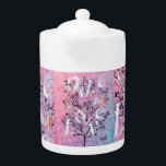Tetera Ode to Love Teapot diseñado por Adiela Akoo<br><div class="desc">Ode to Love Teapot - es un bello símbolo de amor abrazando esta exquisita tetera que hará una declaración llamativa en cualquier repisa o mostrador de la cocina. El diseño se origina en la portada de la edición inaugural de la revista literaria The Quilled Ink Review, temática Ode to Love,...</div>