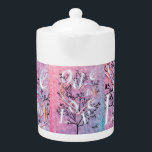 Tetera Ode to Love Teapot diseñado por Adiela Akoo<br><div class="desc">Ode to Love Teapot - es un bello símbolo de amor abrazando esta exquisita tetera que hará una declaración llamativa en cualquier repisa o mostrador de la cocina. El diseño se origina en la portada de la edición inaugural de la revista literaria The Quilled Ink Review, temática Ode to Love,...</div>