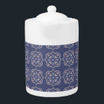 Tetera Ornate Motif Blue Ceramic Teapot<br><div class="desc">La tetera de cerámica azul del Motif de Ornate está diseñada para esa cocina típica de una granja. Excelente para dar regalos.</div>