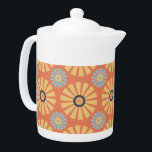 Tetera Patrón de dietas azul y Naranja retro abstrat<br><div class="desc">Alegres y divertidas son las palabras que vienen a la mente mientras se observa este dulce y retro naranja azul y claro abstracto sobre un oscuro patrón de repetición de fondo naranja. Oh tan adorable y super lindo también. Este clásico y abstracto patrón floral se traduce a la perfección en...</div>