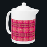 Tetera Patrón rosa de Boho bonito<br><div class="desc">tetera de bonito presenta un estilo bohemio en tonos rosas con iconos florales</div>