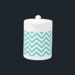 Tetera Patrón ZigZag de Chevron grande de color azul turq<br><div class="desc">Turquoise / Aqua / Robin Egg Blue y White Large Chevron ZigZag Pattern También puede personalizar esto con sus propias imágenes y texto para crear su propio diseño único. Si quieres este patrón en otros colores, simplemente envíanos un correo electrónico. Tenga en cuenta que se trata de un diseño gráfico...</div>