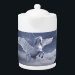 Tetera Pegasus en vuelo<br><div class="desc">Pegasus huyendo contra un cielo nublado. 100% Personalización. Haga clic en el botón PERSONALIZAR para agregar, mover, eliminar, cambiar el tamaño o cambiar cualquiera de los tipos de letra o gráficos.</div>