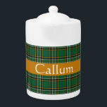 Tetera Personalización del tartán nacional irlandés<br><div class="desc">Celebra tu amor por todas las cosas de Irlanda con esta tetera que presenta el patrón irlandés del tartán nacional. Personalizar con el nombre o mensaje de bienvenida en la banda de texto central</div>