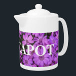 Tetera personalizada en la impresión de una foto p<br><div class="desc">Tetera personalizada en personalizado fotográfico. Buena idea de regalo para amigos y familiares a los que les encanta beber té. También es genial para la oficina. Incluyendo la tapa. Sube tu propia imagen o imagen. Ejemplo de flor rosa.</div>