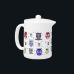 Tetera Pote caprichoso del té de los búhos del dibujo<br><div class="desc">Pote de cerámica colorido del té,  con los gráficos caprichosos del dibujo animado de búhos y de lunares azules.  Pote adorable para todas sus bebidas calientes preferidas.  Grande para el cacao caliente del niño,  y hace una idea dulce del regalo.</div>