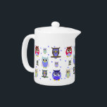 Tetera Pote caprichoso del té de los búhos del dibujo<br><div class="desc">Pote de cerámica colorido del té,  con los gráficos caprichosos del dibujo animado de búhos y de lunares azules.  Pote adorable para todas sus bebidas calientes preferidas.  Grande para el cacao caliente del niño,  y hace una idea dulce del regalo.</div>