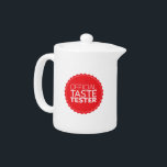 Tetera Probador oficial del gusto<br><div class="desc">¡El diseño oficial del probador del gusto es un gran regalo cualquier persona que ama el hacer de la comida y es el último cocinero casero! El gusto del hogar es una revista y un Web site de cocinar con recetas prácticas de los cocineros gastrónomos de los cocineros-no caseros que...</div>