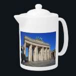 Tetera Puerta de Brandenburgo, Berlín, Alemania<br><div class="desc">La Puerta de Brandenburgo (alemana: Brandenburger Tor) es una antigua puerta de la ciudad,  reconstruida a finales del siglo XVIII como un arco triunfal neoclásico,  y ahora uno de los lugares más conocidos de Alemania.</div>