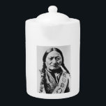 Tetera Renuncia el Jefe de Lakota: Sentando el Fuerte Bul<br><div class="desc">El incesante invierno nos había mordido el ánimo tanto como el vientre. Los rebaños de búfalos, alguna vez abundantes, no eran más que un recuerdo. Nosotros, los lakota, habíamos luchado valientemente, pero ni siquiera los guerreros más valientes pueden superar el hambre. Así, nos encontramos en Fort Buford, un lugar de...</div>