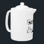 Tetera Super Abuelo<br><div class="desc">El Super Abuelo es un diseño de escritura moderno que celebra la sabiduría y el amor de los abuelos. Este diseño también está disponible para todos los miembros de su familia, así que asegúrese de comprobarlo en la tienda.</div>