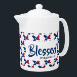 Tetera TEXAS: MEDIO de la bendición de las escrituras cri<br><div class="desc">Celebra tus raíces TEXAS Y tu fe, mientras bebes tu bebida caliente favorita. Esbozo del estado de TEXAS en EE.UU. en un patrón diagonal de mosaico, con referencia a las Escrituras Efesios 1:3 (Bendecido con cada bendición espiritual) . Todo totalmente personalizable para que puedas personalizar con tu propia referencia o...</div>