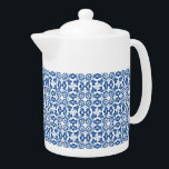 Tetera Tile Teapot-Blue<br><div class="desc">Esta tetera se muestra en blanco con una hermosa imitación azul de las tejas. Tamaño medio mostrado. Personalizar este artículo o compra tal cual. Imprimir material freepik.com</div>