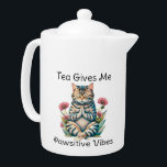 Tetera Un gracioso gato de yoga en un amante de la sereni<br><div class="desc">Añada nuestro divertido gato de yoga en la tetera de Té Lover, de Serenity Blooming, a su cocina y accesorios de comedor. Esta linda tetera de gatos es un regalo humorístico para cualquier amante del té, mamá de gatos, papá de gatos o yogui, que ame su cafeína! El gato de...</div>