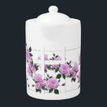 Tetera Valla de estacas rosada del blanco de los rosas<br><div class="desc">Tetera bonita del rosa del rosa del estilo de la cabaña del país y blanca de la valla de estacas.</div>