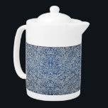 Tetera William Morris Vintage Willow deja azul oscuro<br><div class="desc">William Morris Vintage Willow deja una tetera azul oscura - Decorando este producto es Willow, un diseño de fondo de pared de hojas de sauce creado en 1874 por el famoso diseñador inglés del siglo XIX, William Morris (1834-1896). Morris estaba muy influenciado por patrones históricos y fue uno de los...</div>