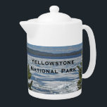 Tetera Yellowstone NP Frozen Lake Photo National<br><div class="desc">Esta tetera del Parque Nacional Yellowstone cuenta con una de las muchas características paisajísticas hermosas y variadas de este enorme Parque Nacional. Esta foto captura un lago parcialmente congelado complementado por altos árboles de siempre verde y un cielo azul. Las aguas heladas proporcionan el fondo para el "Parque Nacional Yellowstone"...</div>