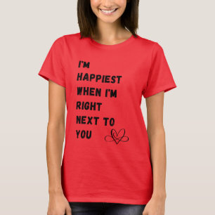 Texto de amor en la camiseta roja de las mujeres