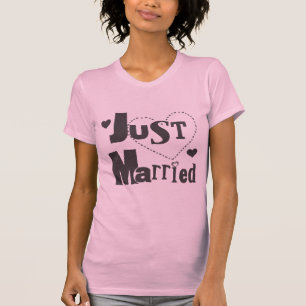 Texto negro con la camiseta casada del corazón