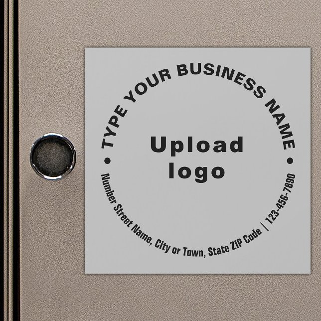Textos circulares de negocios sobre tarjetas magné (Build brand name awareness. Circular pattern texts of business brand on gray magnetic card.)