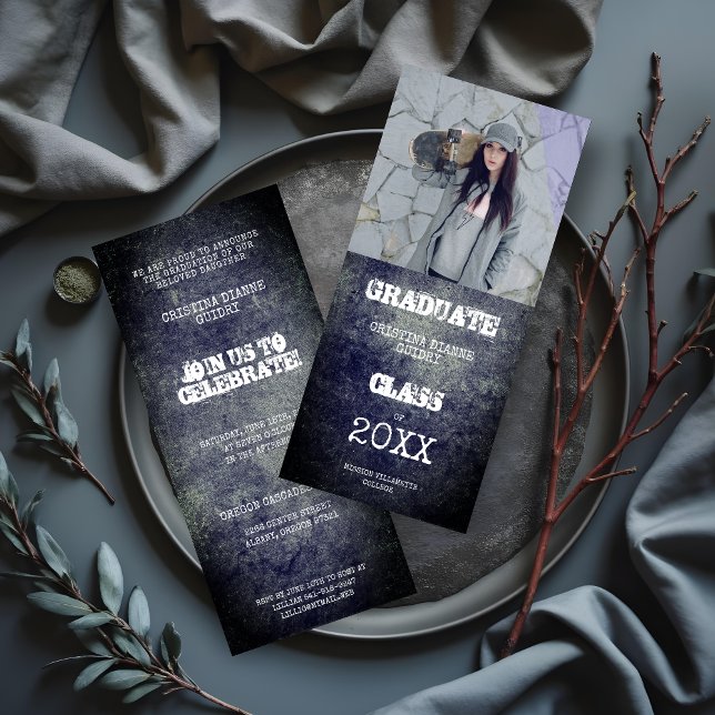 Textura Metalizado sucia gris de grado alternativo (Modern Alternative Graduate Grey Dirty Metal Texture Photo Invitations Cards. )