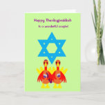 Thanksgivukkah Funny Turkeys Tarjeta de saludo de<br><div class="desc">Una original tarjeta de bienvenida de ilustracion c.a.teresa o la invitación de una pareja de pavos con un vaso de vino kosher con el hermoso fondo de Star of David. La tarjeta perfecta para celebrar la combinación de Acción de Gracias y Hanukkah que caerán juntos este año. Estas coloridas tarjetas...</div>