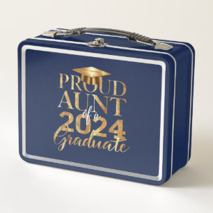 Tía orgullosa de una graduación de último año de l