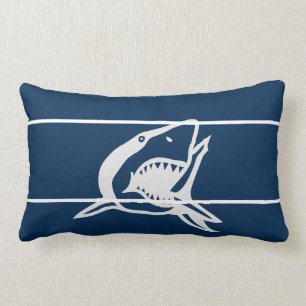 Tiburón azul sobre almohada
