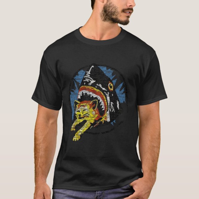 Tiburón comiendo una camiseta de gato (Anverso)