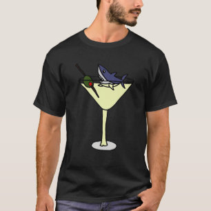 Tiburón gracioso en camiseta de vidrio Martini