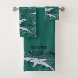 Tiburones en el océano.