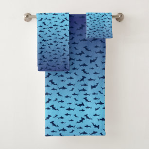 Tiburones y más tiburones