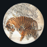 Tiger y su imán de cubo<br><div class="desc">Añade algo de personalidad a tu frigorífico con uno de nuestros diseños. ¡Perfecto para todo amante de los gatos!</div>