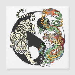 Tigre blanco contra dragón verde en Yin yang