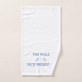 Tim Walz por la toalla de mano del vicepresidente