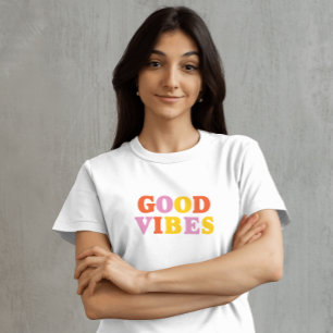 Tipografía de buena onda simple camiseta roja amar