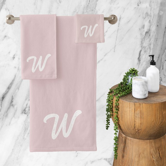 Tipografía retro monograma inicial rosada de Rubor (Blush Pink Initial Monogram Retro Typography Bath Towel Set)