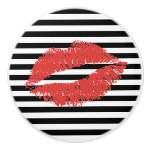 Tirador de cajón de raya negra y blanca con labios