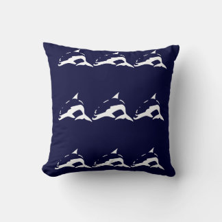 tiras DOLPHIN blancas en almohada azul marino