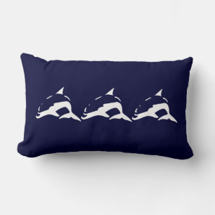 tiras DOLPHIN blancas en almohada azul marino