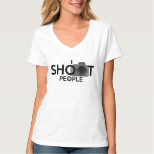 Tiro la camiseta de la gente