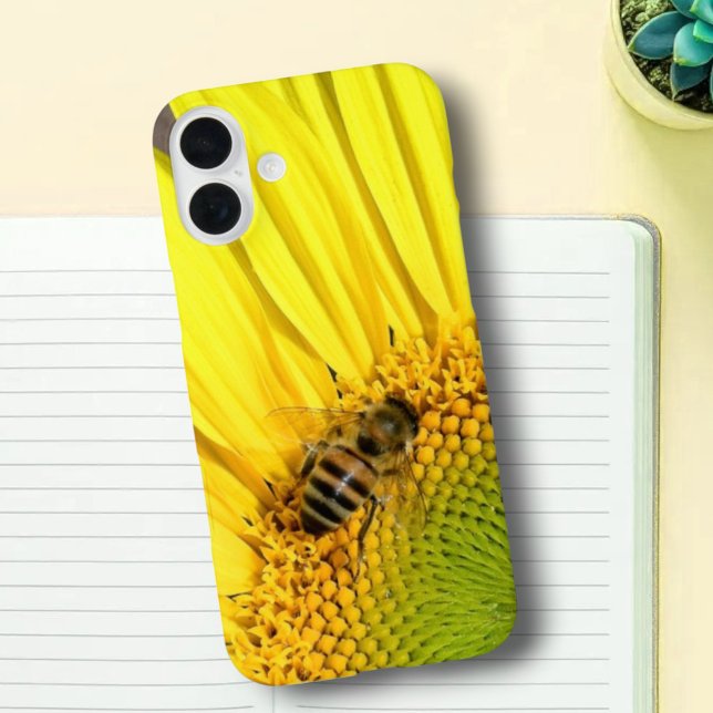 title_seo2 Fotografía De Abeja Sobre El Cierre Del Girasol (phone case back)