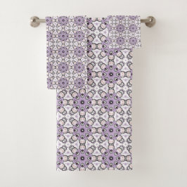 Toalla con estampado geométrico púrpura y negro