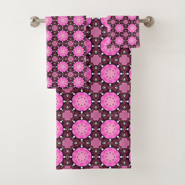 Toalla con vibrante patrón geométrico rosa y púrpu (Subido por el creador)