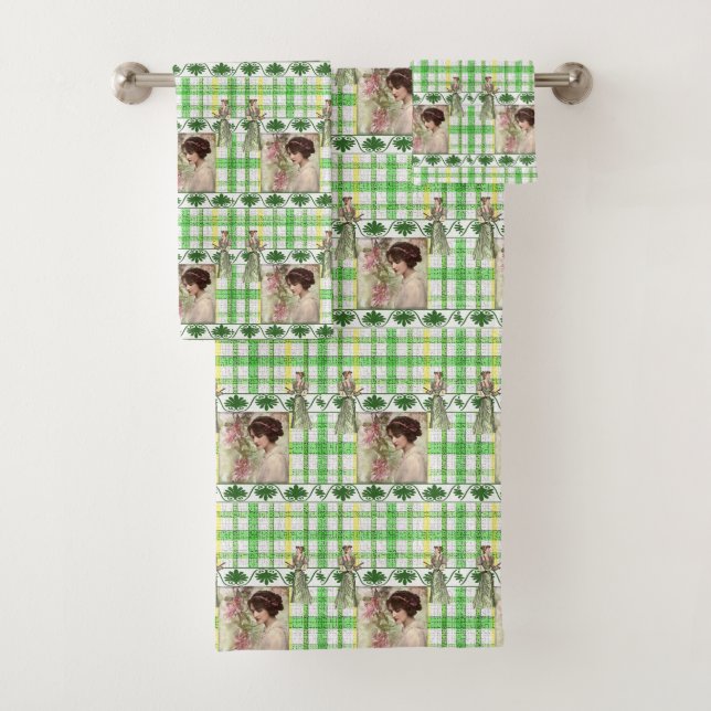 Toalla de baño confeccionada en victoriano (In situ)